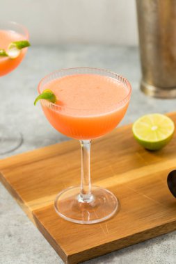 Soğuk Mezcal Büyük Sessizlik Orgeat ve Lime ile Kokteyl