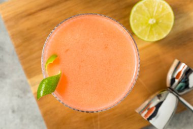 Soğuk Mezcal Büyük Sessizlik Orgeat ve Lime ile Kokteyl