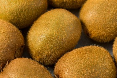 Organik Sağlıklı Kahverengi Kivi Meyvesi Yemeye Hazır