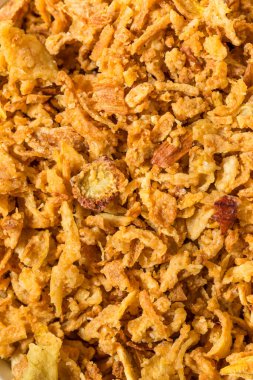 Bir kâsede organik kızarmış soğan.