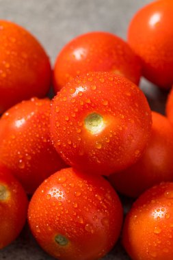 Kırmızı Organik Çiğ Campari Domatesleri Birlikte Pişmeye Hazır