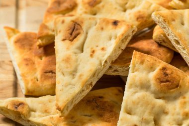 Ev yapımı Pita Ekmek Cips ve Deniz Tuzu