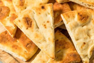 Ev yapımı Pita Ekmek Cips ve Deniz Tuzu