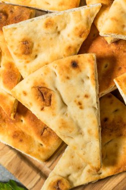 Ev yapımı Pita Ekmek Cips ve Deniz Tuzu