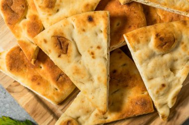 Ev yapımı Pita Ekmek Cips ve Deniz Tuzu