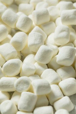 Yumuşak Kabarık Beyaz Mini Marshmallowlar Bir kasede yemek için