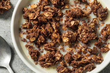 Ev yapımı Sağlıklı Çikolatalı Granola Kahvaltılık Gevrek Yemeye Hazır