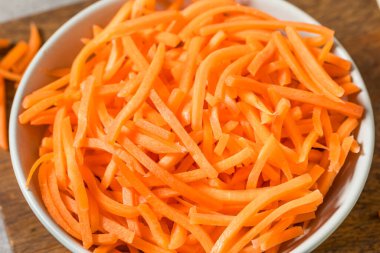 Turuncu Organik Paramparça Havuç Kasede Parçalanmış