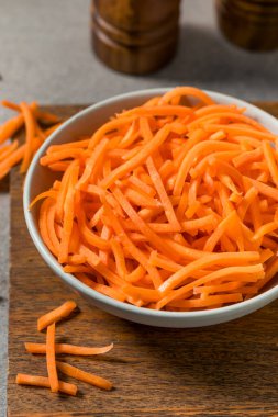 Turuncu Organik Paramparça Havuç Kasede Parçalanmış