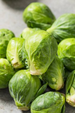 Bir demet organik Yeşil Çiğ Brüksel lahanası
