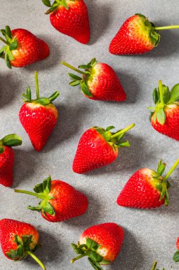 Bir demet organik Uzun Kök Çilek