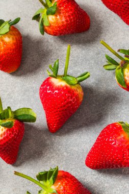 Bir demet organik Uzun Kök Çilek