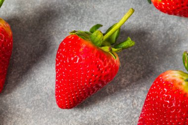 Bir demet organik Uzun Kök Çilek