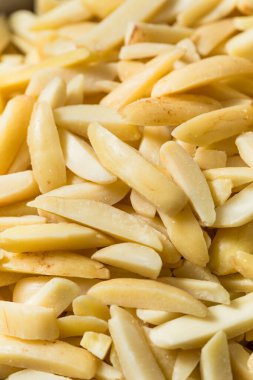 Organik Çiğ Dilimlenmiş Badem Kasesi