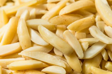 Organik Çiğ Dilimlenmiş Badem Kasesi