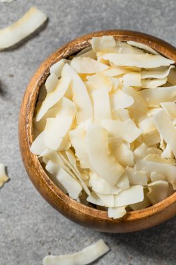 Organik Beyaz Parça Hindistancevizi Yemek Kasesinde