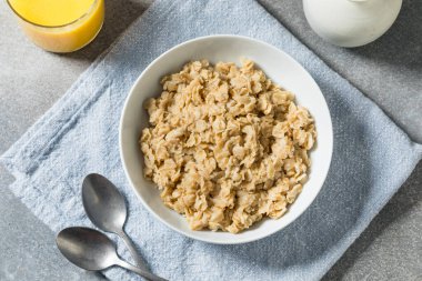 Kahvaltı İçin Bir Kase Ev Yapımı Yulaf Ezmesi