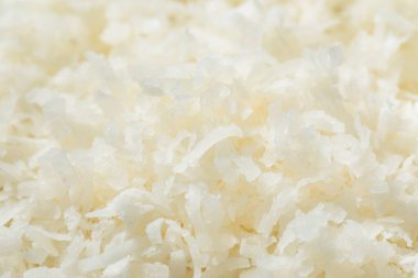 Tatlandırılmış Hindistan cevizi parçacıkları ve şeker kasesi.