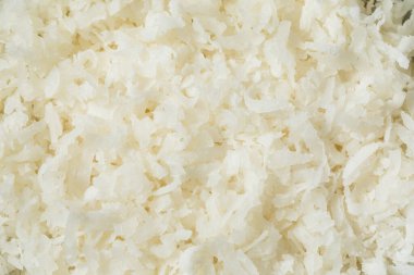 Tatlandırılmış Hindistan cevizi parçacıkları ve şeker kasesi.