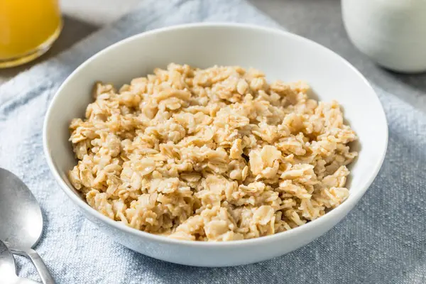 Kahvaltı İçin Bir Kase Ev Yapımı Yulaf Ezmesi