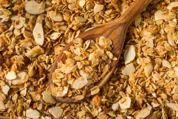 Kâsede Kahvaltı İçin Ev Yapımı Organik Badem Gevreği