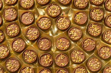 Tatlı Pistachio Dubai Çikolataları Kadayif ile Yemeye Hazır