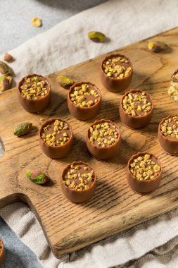 Tatlı Pistachio Dubai Çikolataları Kadayif ile Yemeye Hazır