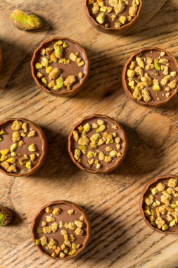 Tatlı Pistachio Dubai Çikolataları Kadayif ile Yemeye Hazır