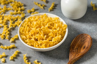 Kuru Organik Alman Yumurta Eriştesi Kasede Pişirmek İçin