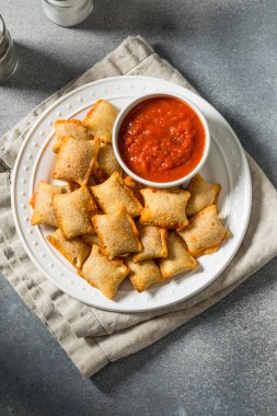 Marinara soslu Fast Food Pizza Rolls