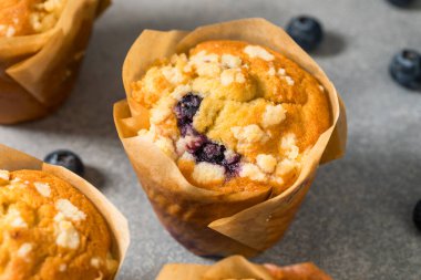 Şekerle Kahvaltı İçin Ev Yapımı Tatlı Yabanmersinli Kekler