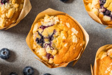 Şekerle Kahvaltı İçin Ev Yapımı Tatlı Yabanmersinli Kekler