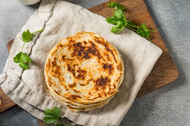 Ev yapımı Hint Parotta Paratha Ekmeği Yemeye Hazır