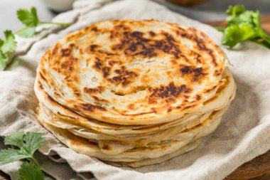 Ev yapımı Hint Parotta Paratha Ekmeği Yemeye Hazır