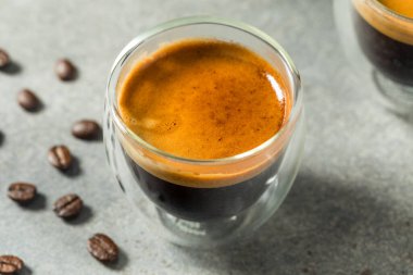 Sıcak, ferahlatıcı Espresso Bardakta Kahve