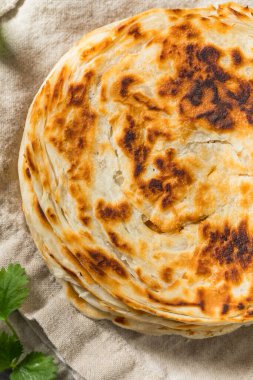 Ev yapımı Hint Parotta Paratha Ekmeği Yemeye Hazır