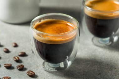 Sıcak, ferahlatıcı Espresso Bardakta Kahve