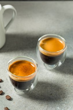 Sıcak, ferahlatıcı Espresso Bardakta Kahve