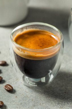 Sıcak, ferahlatıcı Espresso Bardakta Kahve
