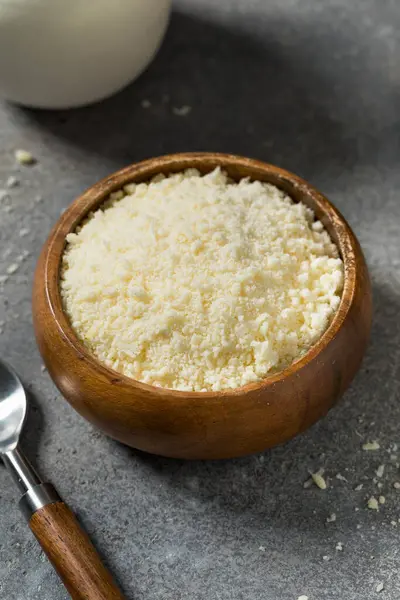 Organik Raw White Parmigiano Reggiano Parmesan Peyniri Kasede Izgara