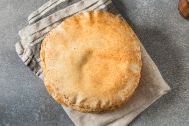 Ev yapımı Yunan Pita Ekmek Paketleri Yığında