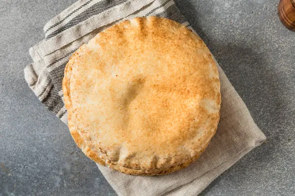 Ev yapımı Yunan Pita Ekmek Paketleri Yığında