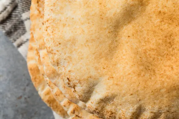 Ev yapımı Yunan Pita Ekmek Paketleri Yığında