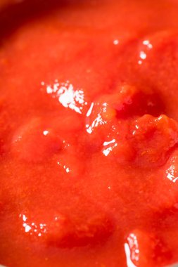 Organik Çiğ Kesilmiş Teneke Domatesler