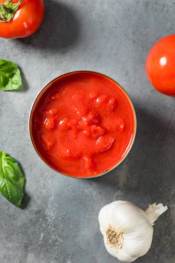 Organik Çiğ Kesilmiş Teneke Domatesler