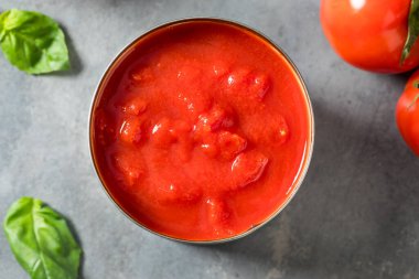 Organik Çiğ Kesilmiş Teneke Domatesler