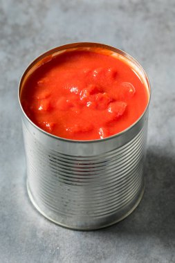 Organik Çiğ Kesilmiş Teneke Domatesler