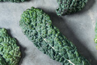 Organik Çiğ Yeşil Lacinato Dinozor Kalesi