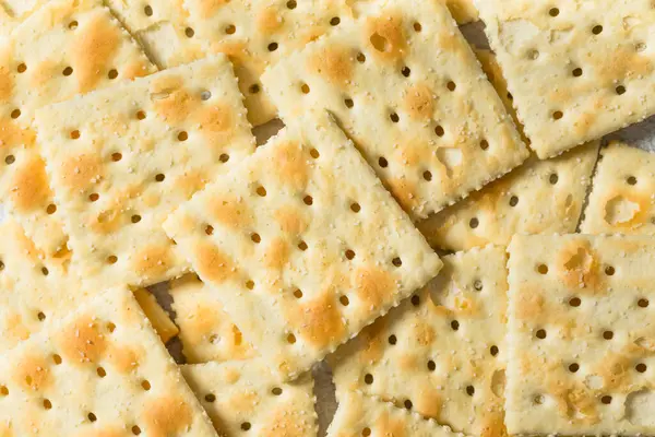 Sağlıklı tuzlu kraker ve deniz tuzu