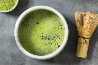 Geleneksel Kase İçinde Ev Yapımı Yeşil Japon Kibrit Çayı